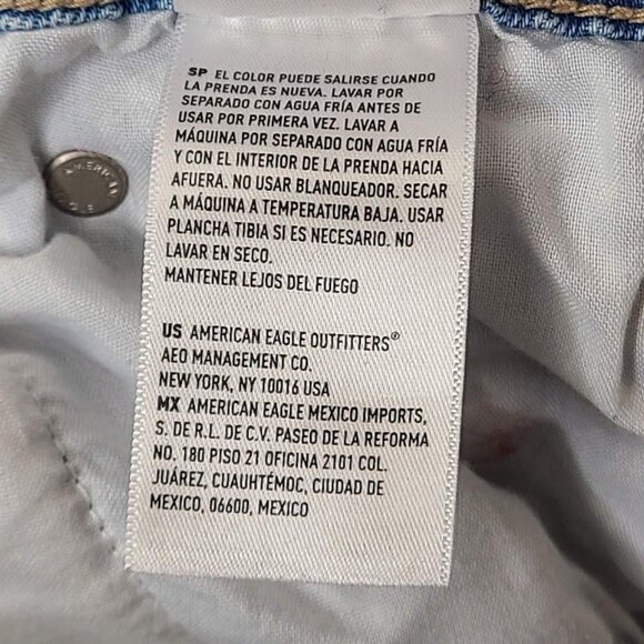 American Eagle Jeans Women's Light Wash Size 6 Distressed Baggy Wide Leg - Picture 13 of 16